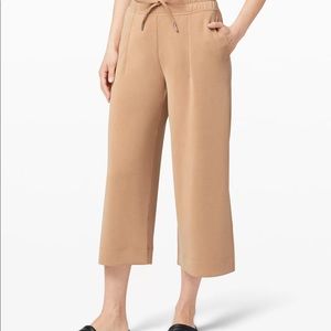 Lululemon NWT Soft Ambitions High Rise Crop Beech Wood Sz 6